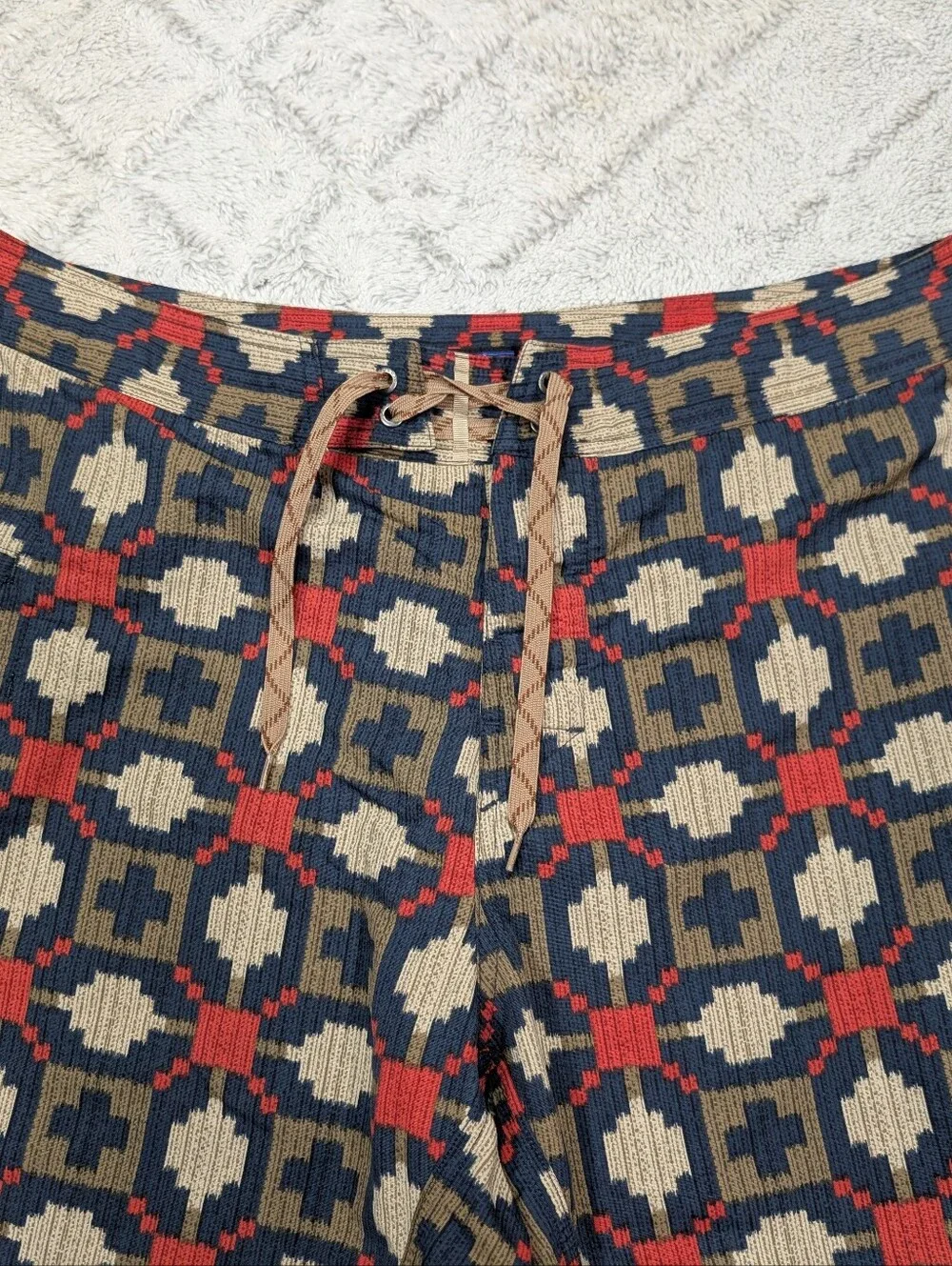 Patagonia Shorts Mens 36 Blue Red Geometric Print Wavefarer Board Swim Trail